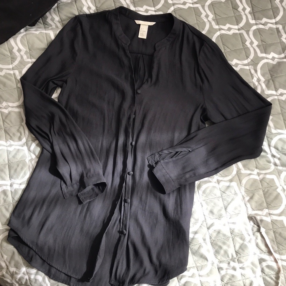 V-Neck shirt in Dark Grey color